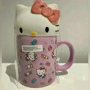 Hello Kitty - adorable mug with top to keep  drink warm - new
